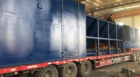 發(fā)往平度的2620噴砂房裝車發(fā)貨